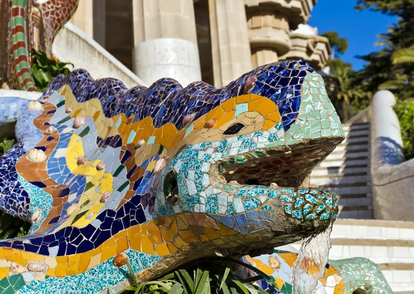 Sculpture of a dragon in Park Guell — Stock Photo, Image