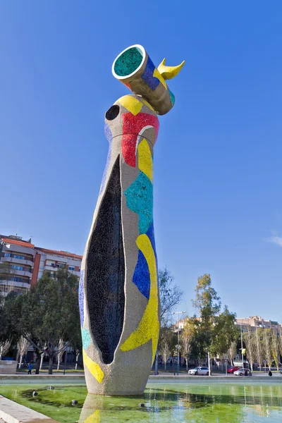Скульптура Dona я Ocell, Барселона, Іспанія — стокове фото