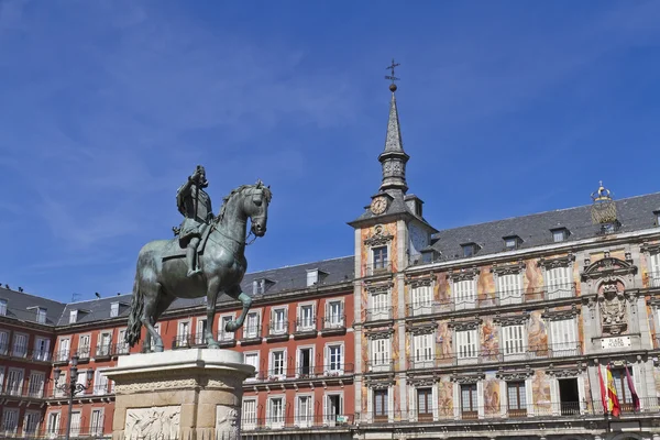 Statua di Filippo III in foront della sua casa sulla piazza Mayor — Foto Stock