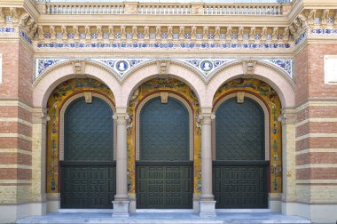 Palacio de Velazquez in Parque del Retiro, in Madrid clipart