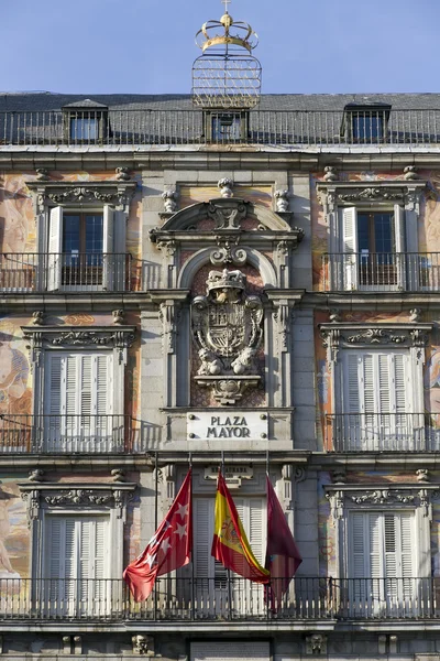 外立面的盾牌，主要的方形马德里，西班牙. — 图库照片
