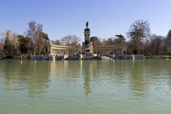 Alfonso XII parque del retiro Madrid içinde Anıtı — Stok fotoğraf