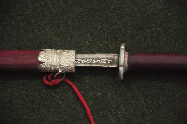 Винтажное украшение в стиле бирманского меча — стоковое фото