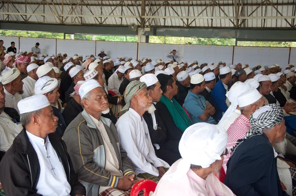 YALA, THAILANDIA - 24 NOVEMBRE: Chichie religioso islamico non identificato — Foto Stock