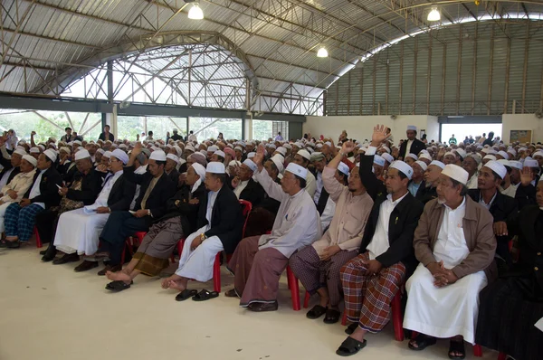 YALA, THAILANDIA - 24 NOVEMBRE: Chichie religioso islamico non identificato — Foto Stock