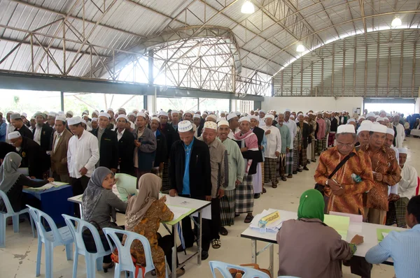 YALA, THAÏLANDE - 24 NOVEMBRE : Chie religieuse islamique non identifiée — Photo