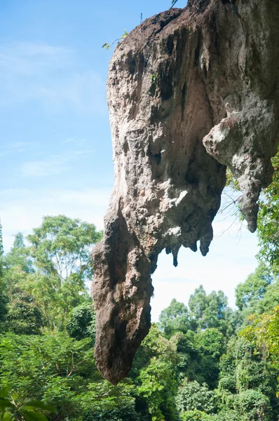 Cabeza de elefante Formaciones dentro del templo de la cueva en Yala, Tailandia — Foto de Stock