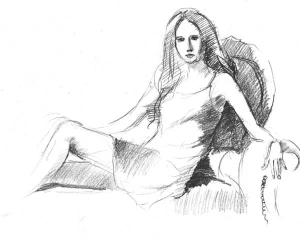 Ładna kobieta w nightie, siedząc na kanapie — Zdjęcie stockowe