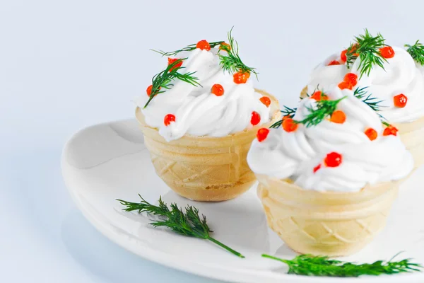 Pasteles caseros con crema blanca — Foto de Stock