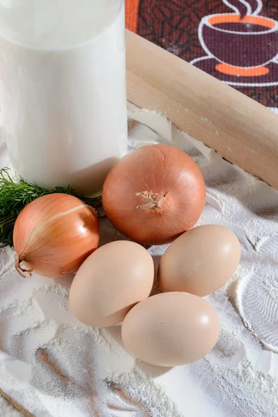 Eggs on the agony with onions and milk — Stock Photo, Image