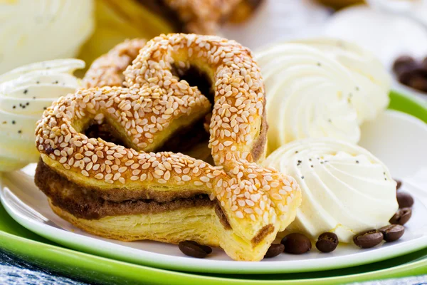 Heart-shaped pastry with sesame seeds — Stock Photo, Image