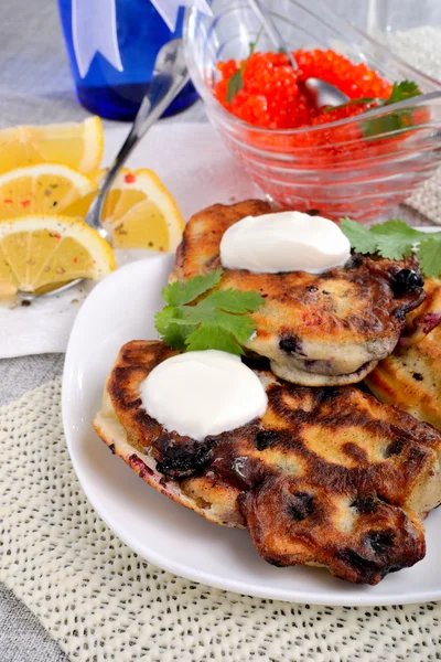 Fried pancakes with blackcurrant — Stock Photo, Image