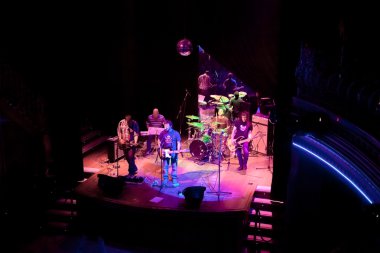 konser grubu, Indie pop, şampanya üzerinde Nisan 24, 2009
