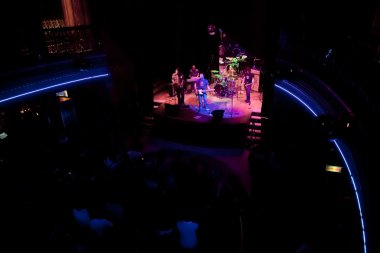 konser grubu, Indie pop, şampanya üzerinde Nisan 24, 2009