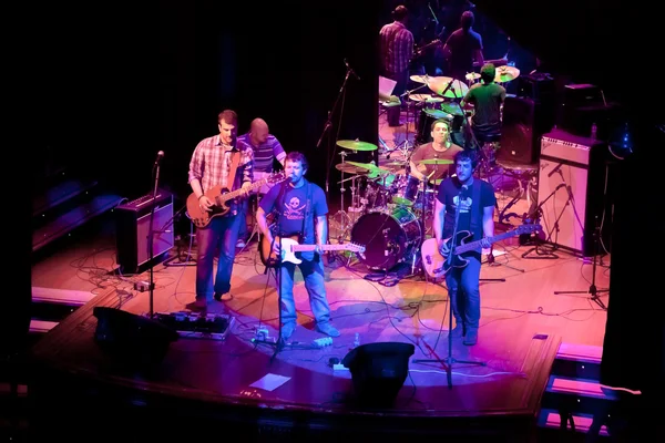 Concert van de groep van indie pop, champagne op apr 24, 2009 — Stockfoto