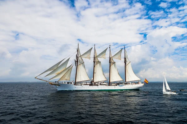 Fartyget juan sebastian de elcano — Stockfoto
