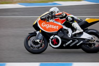 Santiago hernandez pilot moto2 cev içinde