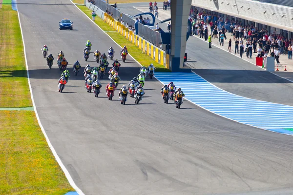 Moto2 cev 冠军比赛的开始 — 图库照片