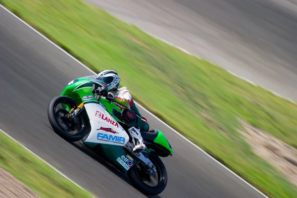 Piloto de motociclismo de 125cc en el campeonato de España de ve — Foto de Stock