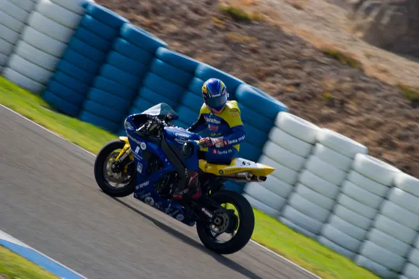 Motorkerékpár képlet szélsőséges a spanyol bajnok pilóta — Stock Fotó
