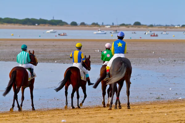 Hästkapplöpning på sanlucar barrameda, spain, augusti 2011 — Stockfoto