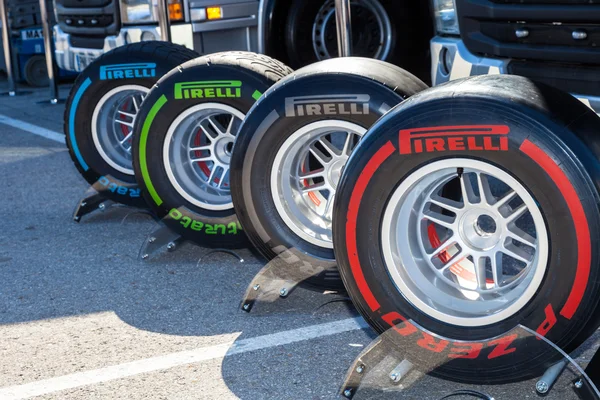 Покришки й шини Pirelli — стокове фото