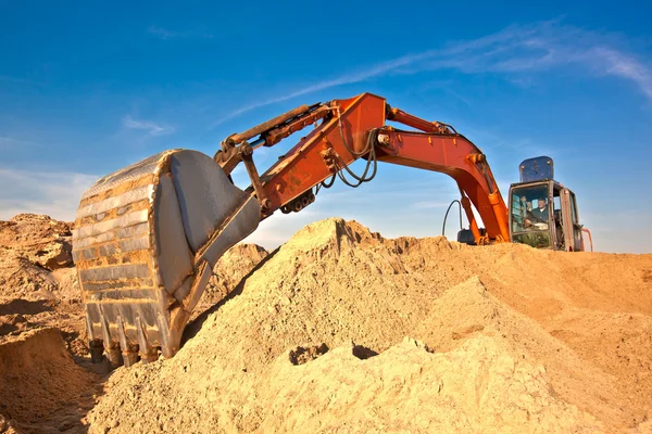 Excavator at sandpit — Stock Photo, Image