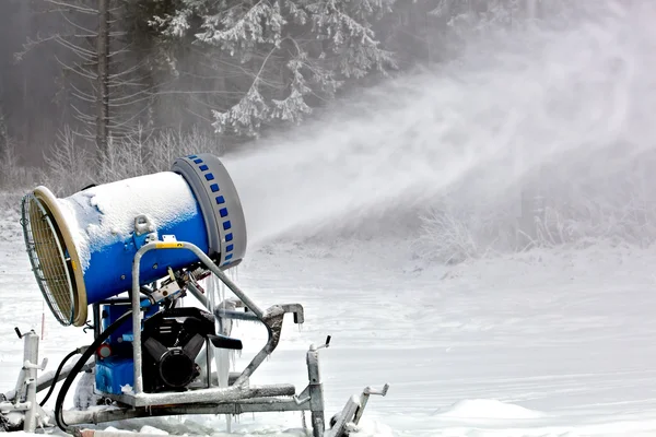 Professional snow cannon making snowflakes — Stock Photo, Image