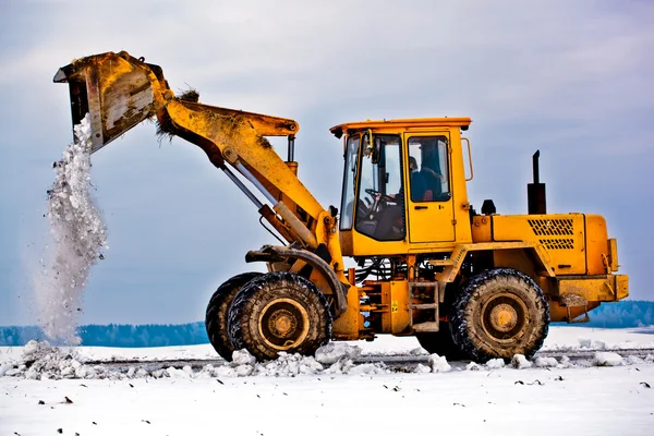 Wheel loader machine removing snow — Stok fotoğraf