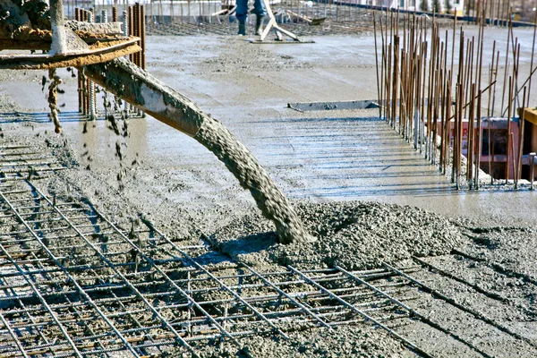 Залив бетону в комерційному будівництві Стокове Зображення