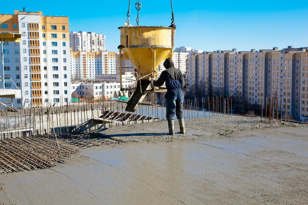 Kommersiella betong- och byggnadsarbeten för armerad betong — Stockfoto