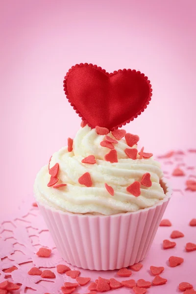 Cup cake with heart shaped decoration — Stock Photo, Image