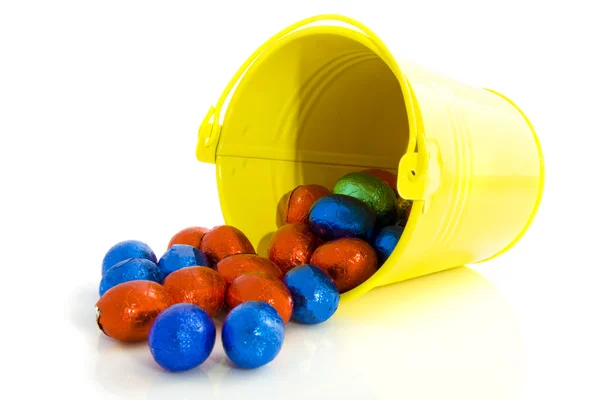 Velikonoční vajíčko kbelík — Stock fotografie
