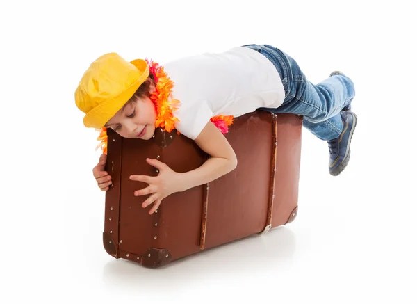 Chico yace en una maleta — Foto de Stock
