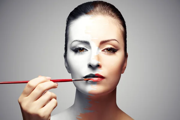 Applying makeup — Stock Photo, Image