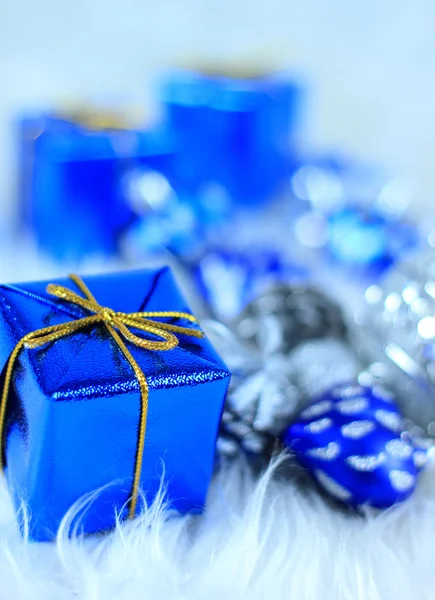Karácsonyi ajándék dobozok, karácsonyi díszek — Stock Fotó