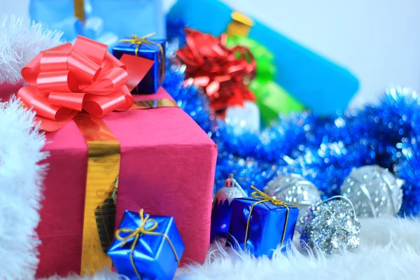 Caixas de presente de Natal com decorações de Natal — Fotografia de Stock