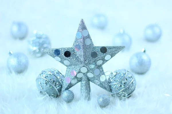 Estrela de Natal e bolas — Fotografia de Stock