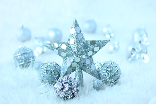 Julstjärna och dekorationer — Stockfoto