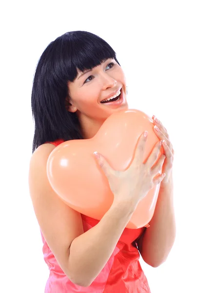Aantrekkelijke lachende vrouw geïsoleerd op wit met hart ballon — Stockfoto
