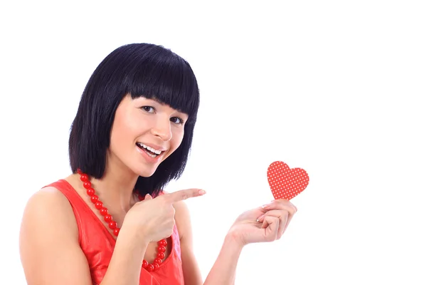 Mulher sorridente caucasiana atraente mostrando pequeno coração de Valentim — Fotografia de Stock