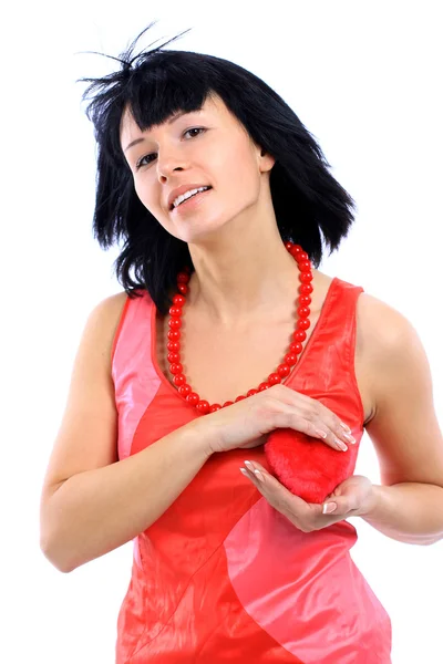 Attraktiv ung kvinna håller ett hjärta, isolerad på vit — Stockfoto