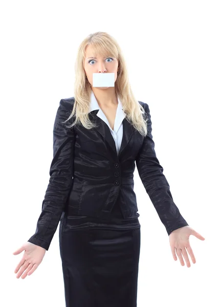 Beautiful surprised woman holding a white card, covering her mouth — Stock Photo, Image