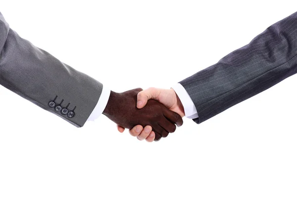 Африканский бизнесмен пожимает руку белому бизнесмену — стоковое фото