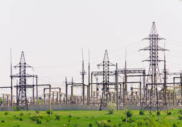 Dystrybucja energii elektrycznej podstacji — Zdjęcie stockowe