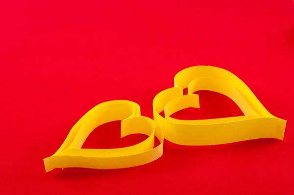 Бумажное сердце, символ праздника День Святого Валентина — стоковое фото