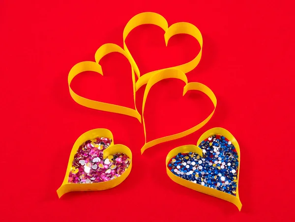 Papier hart, een symbool van de vakantie valentine's dag — Stockfoto