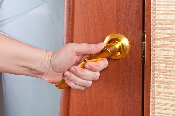 Hand and the door handle — Stock Photo, Image