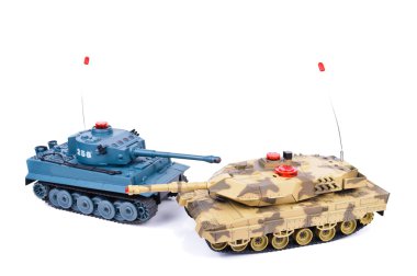 Uzaktan kumandalı model tank