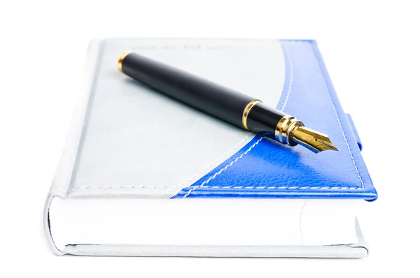 Στυλό μελάνης και ένα σημειωματάριο — Φωτογραφία Αρχείου